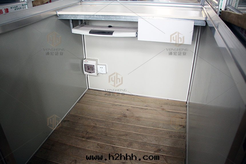 不(bù)鏽钢保安(ān)崗亭室(shì)內(nèi)