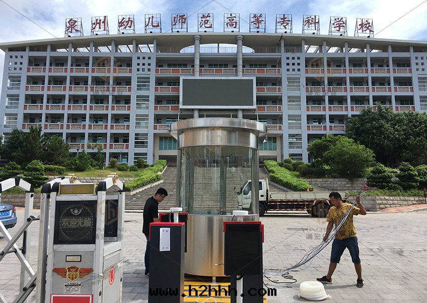 學(xué)校(xiào)出(chū)入(rù)口(kǒu)收(shōu)費崗亭