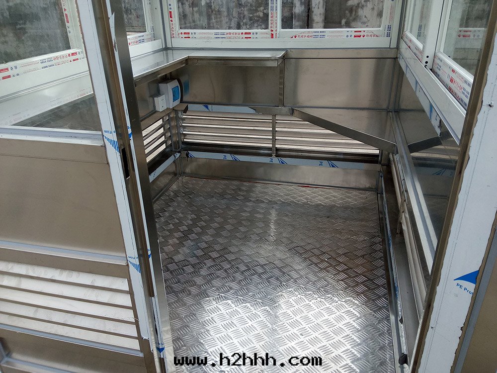 廠(chǎng)區(qū)不(bù)鏽鋼(gāng)吸煙亭室(shì)內(nèi)细(xì)节(jié)