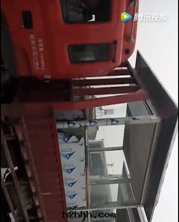 不(bù)鏽鋼(gāng)崗亭視頻自(zì)拍